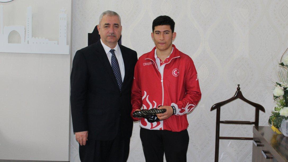 Öğrencimiz Abdulsamet Ocakoğlu Bilek Güreşi Şampiyonasından Türkiye 1.´si Olmuştur