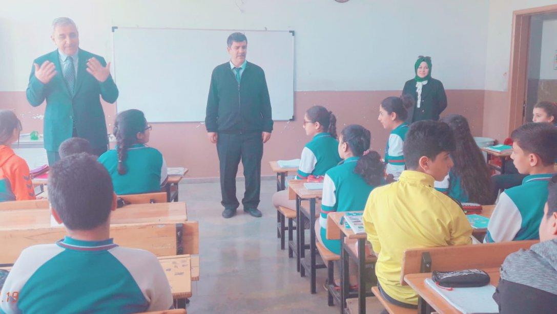 İlçe Milli Eğitim Müdürümüz Hacı Murat YANMAZ, Şehit Abdulselam Halat  Ortaokulunu ziyaret ettiler.