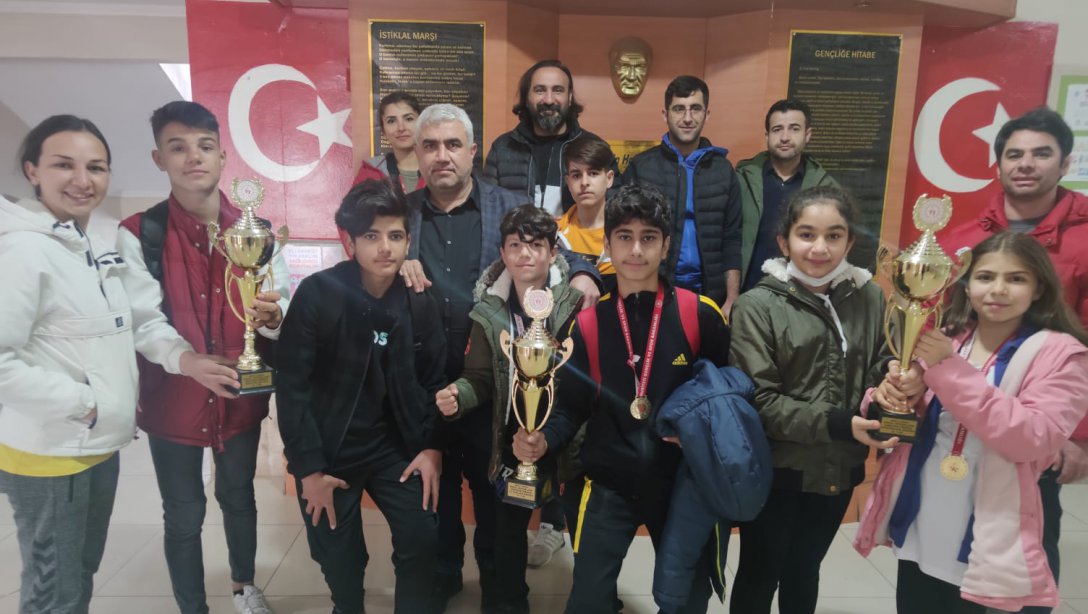 Hacı Abdurrahman Özdemir Ortaokulu , Oryantiring Yarışmalarında 3 İl Birinciliği Elde Etti.
