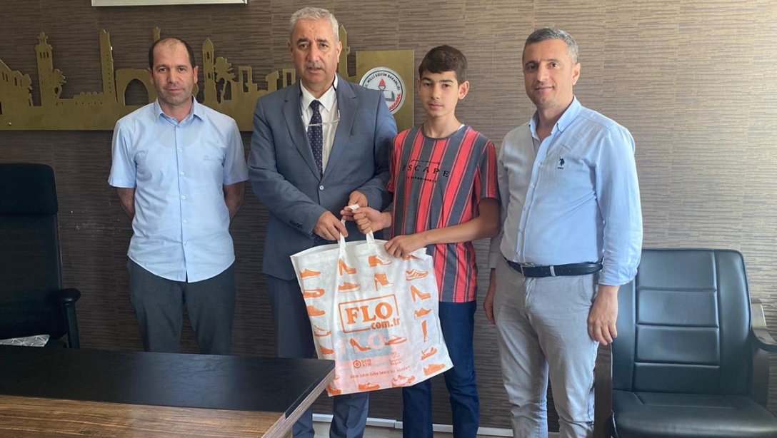 Molla Gürani Ortaokulu Öğrencisi  Yunus Emre Alkan , Okul Sporları Okçuluk Türkiye Şampiyonasında Türkiye 2.si Oldu.