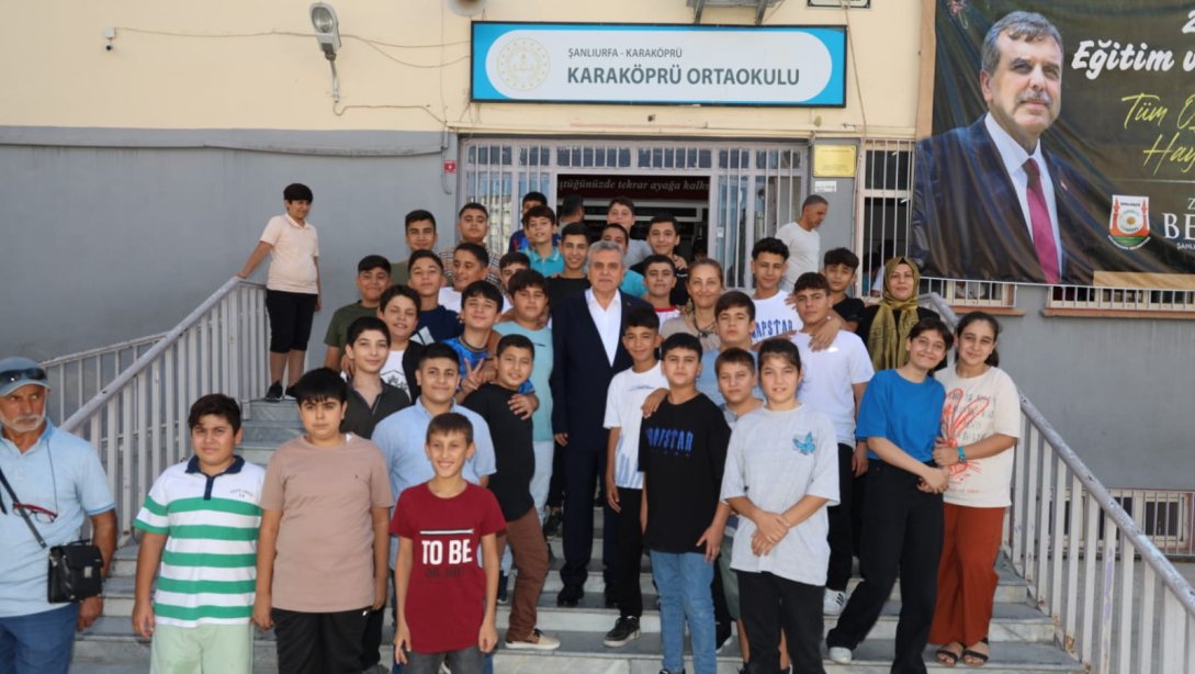 Şanlıurfa Büyükşehir Belediye Başkanı Zeynel Abidin Beyazgül , Karaköprü Ortaokulu'nda Öğrencilerin İlk Ders Heyecanına  Ortak Oldu.