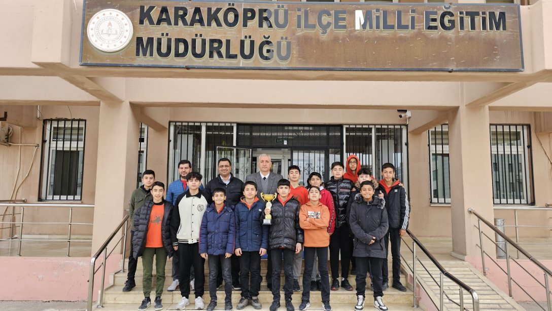 Şanlıurfa'da Düzenlenen Okullar Arası Yıldız Erkekler Futbol Turnuvasında Karaköprü Güzelşehir Şehit Mahmut Tekke Ortaokulu İl Birincisi Oldu.