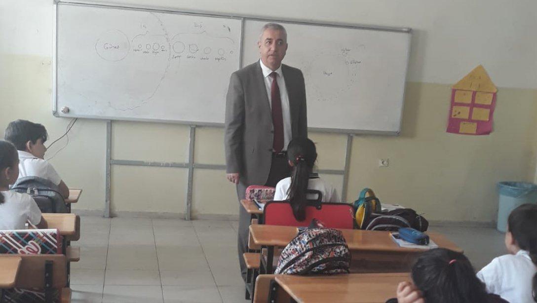 İlçe Milli Eğitim Müdürümüz Hacı Murat YANMAZ  Şehit Sedat Sağır Ortaokulu'nu ziyaret ettiler. 