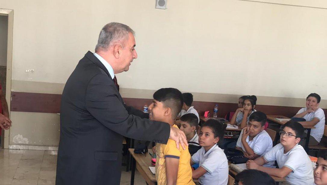 İlçe Milli Eğitim Müdürümüz Hacı Murat YANMAZ Güzelşehir Mahmut Tekke Ortaokulu'nu ziyaret ettiler. 