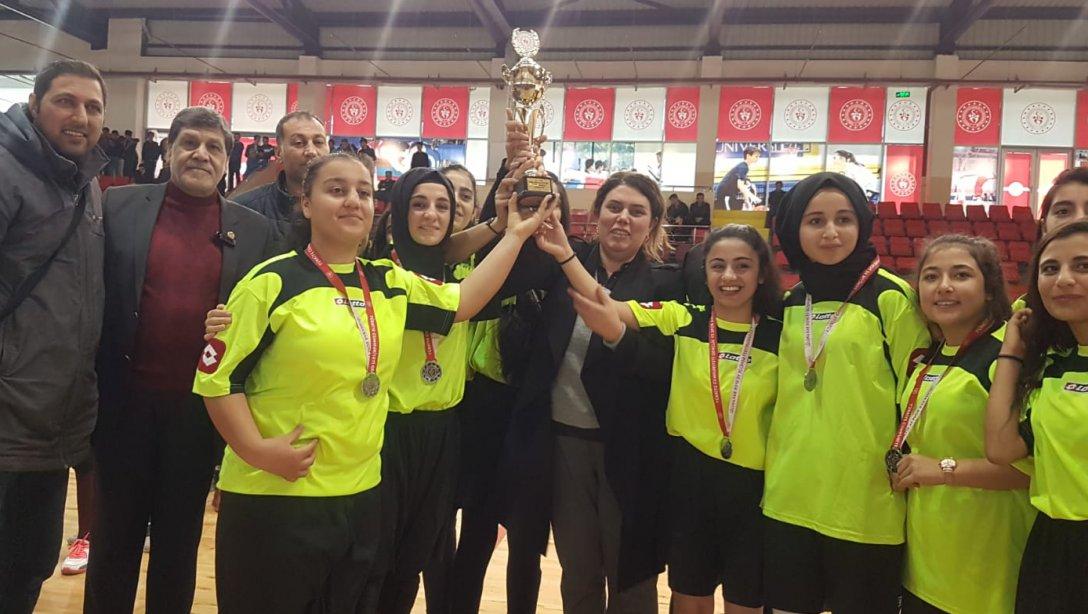 Borsa İstanbul Kız Anadolu Lisesi öğrencileri Futsal Takımı Okul Sporlarında İl ikincisi oldu