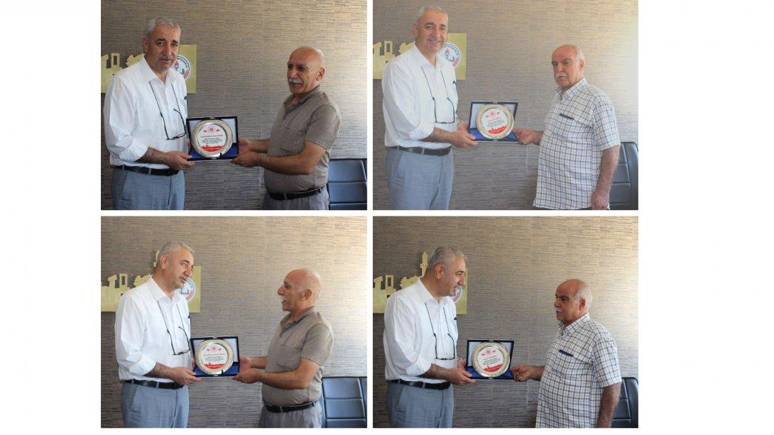 Emekliye Ayrılan Kurum Personellerine Teşekkür Plaketleri Verildi.