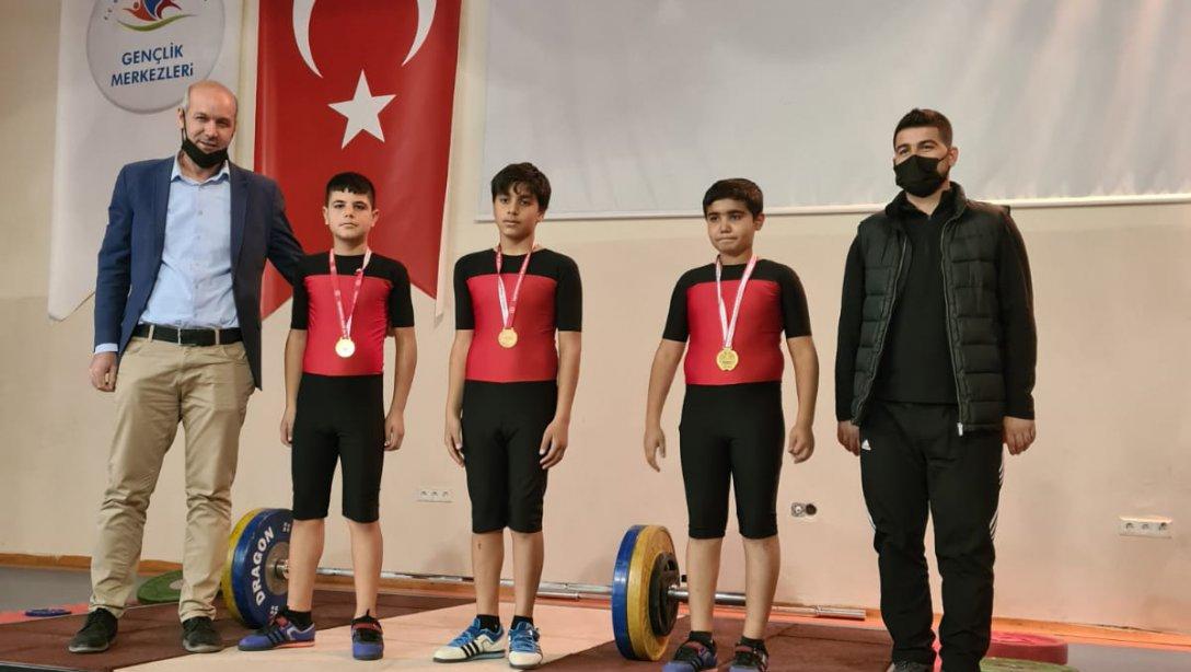Hacı Abdurrahman Özdemir Ortaokulu Öğrencilerinden Sportif Başarı