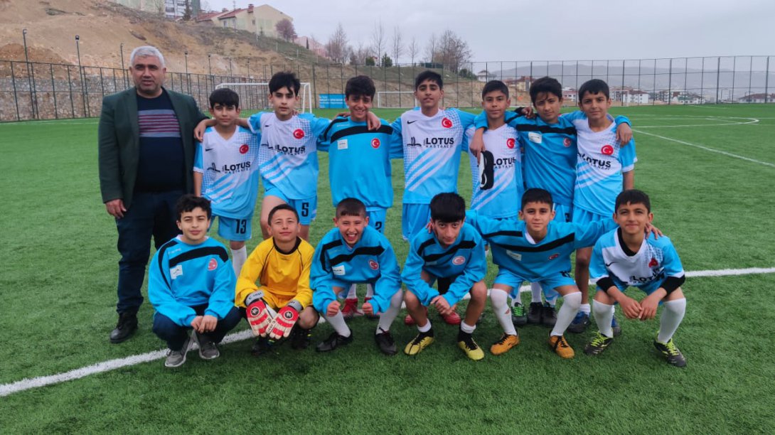 Hacı Abdurrahman Özdemir Ortaokulu,  Elazığ'da Yapılan Okul Sporları Futbol Küçük  Erkeklerde Grup 1.si Oldu.