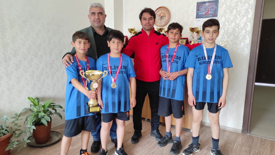 Hacı Abdurrahman Özdemir Ortaokulu , Badminton Küçükler Erkeklerde Şanlıurfa Birincisi Oldu.