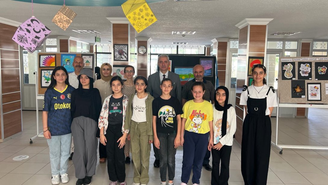 Fatma Zehra Kız Anadolu İmam Hatip Lisesinde Yıl Sonu Sergisi Düzenlendi.